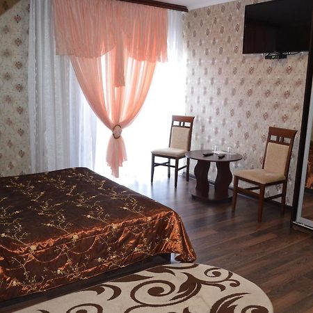 Hotel Fiyesta Starokostyantyniv Экстерьер фото