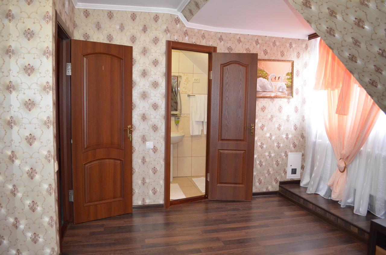 Hotel Fiyesta Starokostyantyniv Экстерьер фото