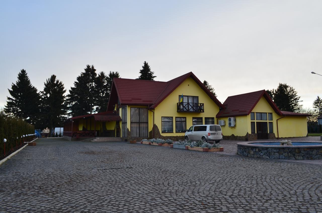 Hotel Fiyesta Starokostyantyniv Экстерьер фото