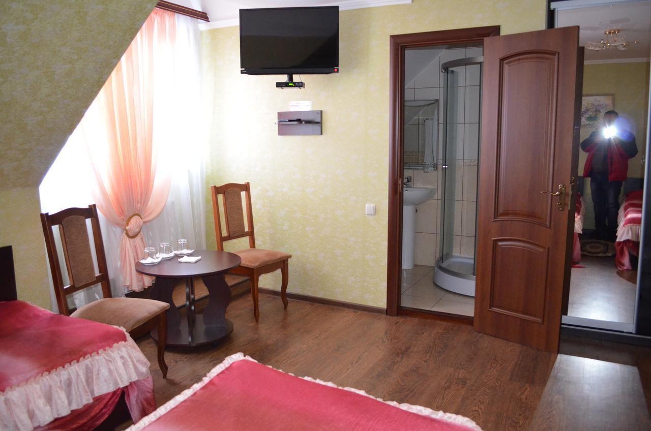 Hotel Fiyesta Starokostyantyniv Экстерьер фото