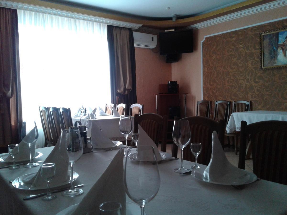Hotel Fiyesta Starokostyantyniv Экстерьер фото